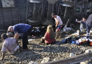 مقتل 4 اشخاص واصابة 43 آخرين في حادث اصطدام قطارين في أنقرة