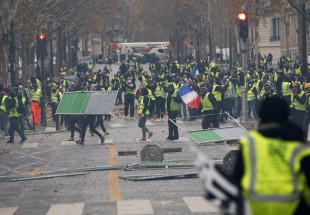 مصرع أحد متظاهري السترات الصفراء صدما بشاحنة في جنوب فرنسا