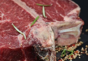 العلماء يحذرون من تناول اللحوم الحمراء