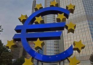 Eurozone growth hits 4-year low on trade worries, France unrest: Survey