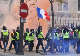 آغاز اعتراضات مردم پاریس در پنجمین شنبه سیاه فرانسه