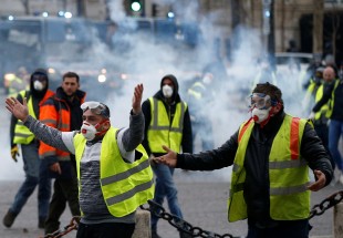Macron raps yellow vests ‘agitators’ over pursuit of overthrowing government