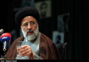 حجت‌الاسلام رئیسی: برخی دنبال تطهیر رژیم پهلوی هستند؛ جوانان جنگ را ندیدند و از بسیاری از فتنه‌ها بی‌خبرند