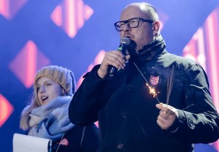 وفاة رئيس بلدية مدينة غدانسك البولندية اثر تعرضه للطعن