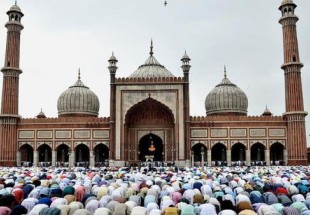 هندوسي يندم على هدمه مسجدا ويعتنق الاسلام ويشيد مئة مسجد