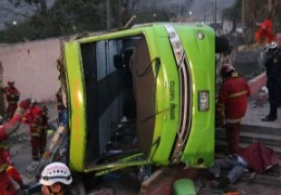 إصابة 15 شخصاً فى حادث انقلاب حافلة بباكستان