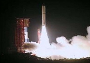 اليابان تطلق صاروخا يحمل سبعة أقمار صناعية إلى الفضاء