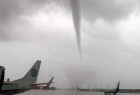 إعصار مخيف يسبب خسائر بمطار أنطاليا التركي