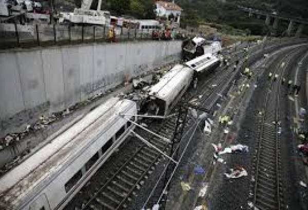 اسپین میں ٹرین حادثہ کے نتیجے میں بڑے پیمانے پر زخمی اور ہلاک