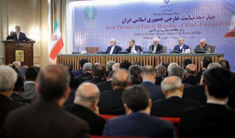 ظريف: الشعب الايراني يعد الدعامة الاساسية لاقتدار وامن ايران و سيحبط مؤامرات الاعداء
