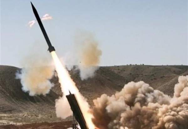 إطلاق صاروخ "زلزال 1" على تجمعات مرتزقة الجيش السعودي في عسير