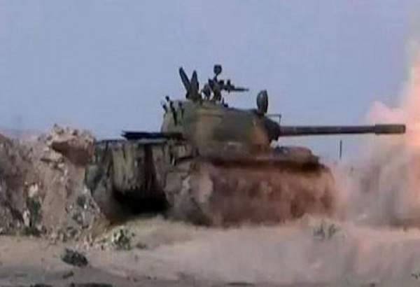 وحدات من الجيش السوري  تدمر تحصينات للإرهابيين  في ريف حماة الشمالي