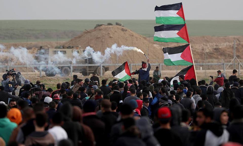 20 إصابة والمئات بالاختناقات بقمع الاحتلال المتظاهرين شرقي القطاع غزة