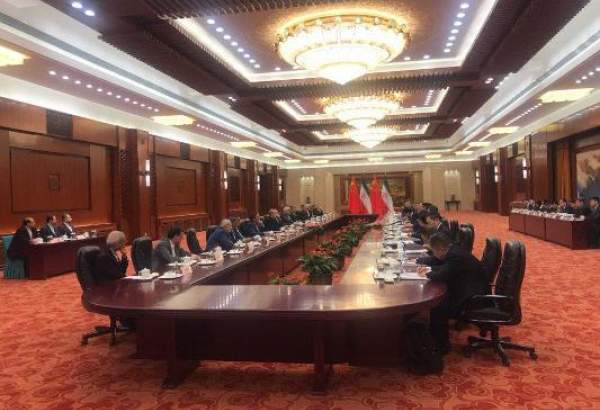 لاريجاني: إيران مستعدة لتعزيز العلاقات مع الصين