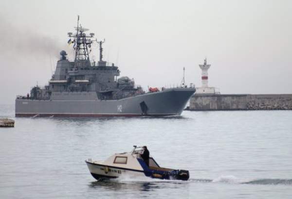 سفن حربية روسية تترصد مدمرة أمريكية دخلت البحر الأسود