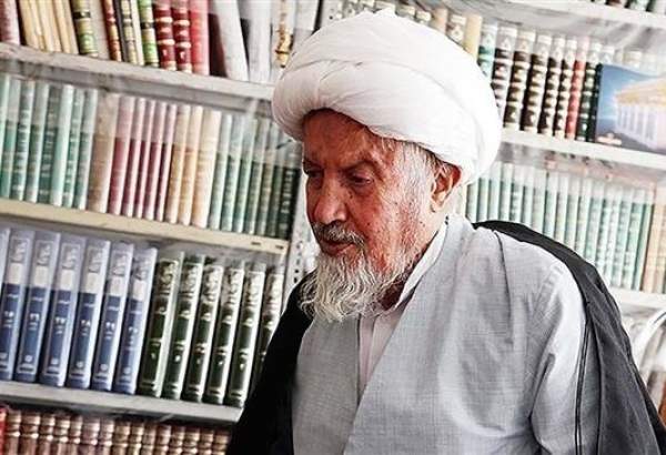 Senior Iranian cleric dies after long battle with disease