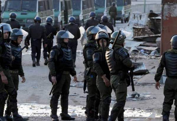 صدامات بين الشرطة الجزائرية ومتظاهرين حاولوا الوصول الى رئاسة الجمهورية
