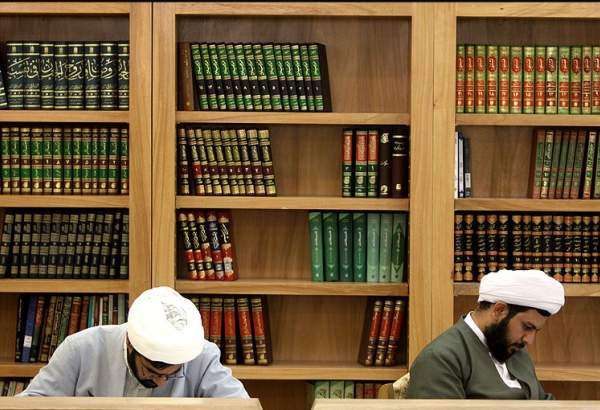 چهار هزار نسخه خطی در کتابخانه مدرسه فیضیه نگهداری می شود