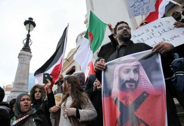 تجمع فعالان حقوق بشر مقابل سفارت عربستان در پاریس