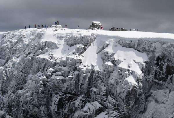 قتيلان وجريحان في انهيار ثلجي على أعلى جبال بريطانيا
