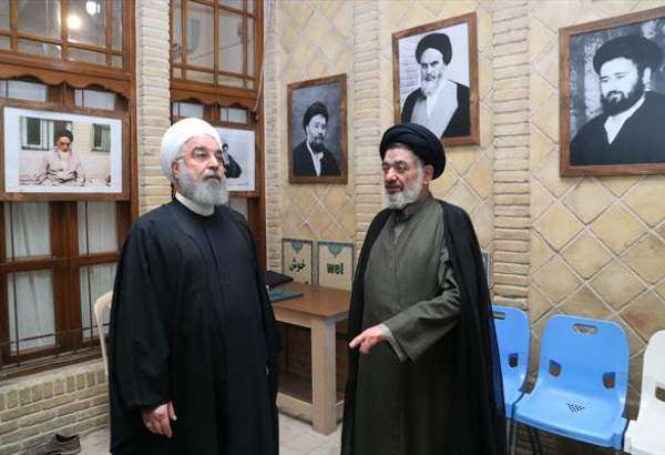 روحانی از بیت تاریخی امام خمینی(ره) در نجف اشرف بازدید کرد + عکس