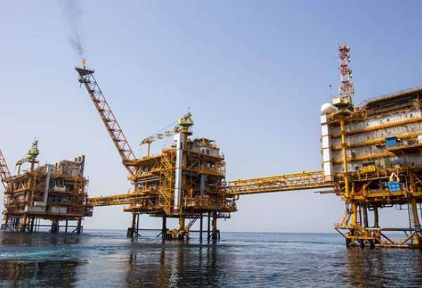 معافیت تحریمی ۸ کشور برای خرید نفت از ایران ادامه می‌یابد