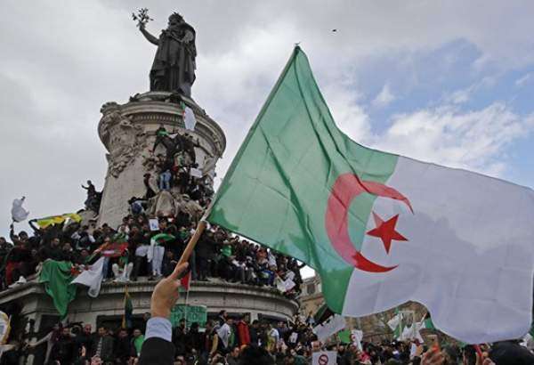 ​چهارمین جمعه تظاهرات در الجزائر و شعار علیه رئیس‌جمهور فرانسه