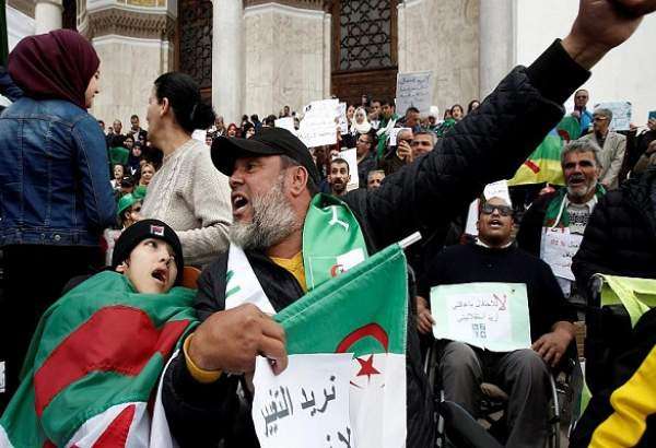 بازداشت ۷۵ معترض در چهارمین جمعه تظاهرات در الجزائر