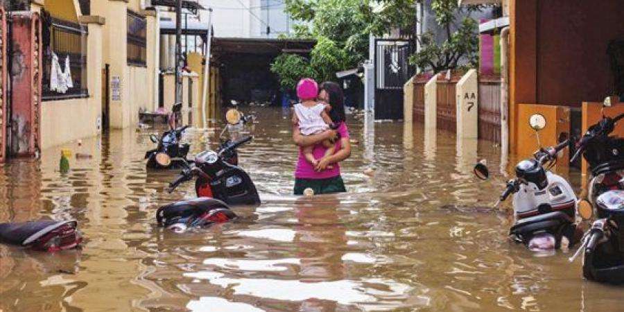 42قتيلا على الأقل جراء فيضانات فی إندونيسيا