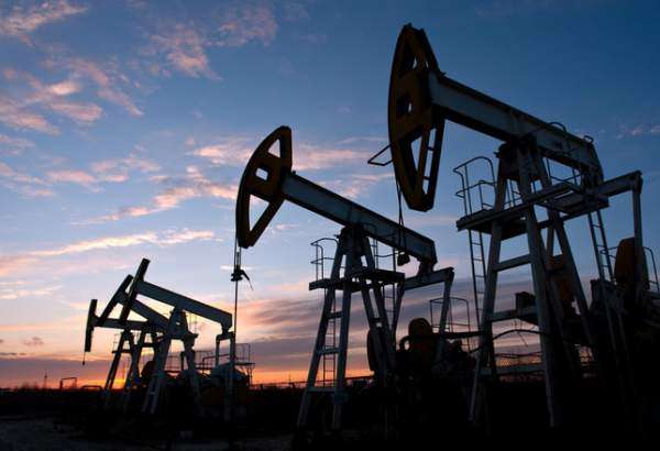 النفط قرب ذروة 2019 بفعل تخفيضات أوبك والعقوبات الأمريكية
