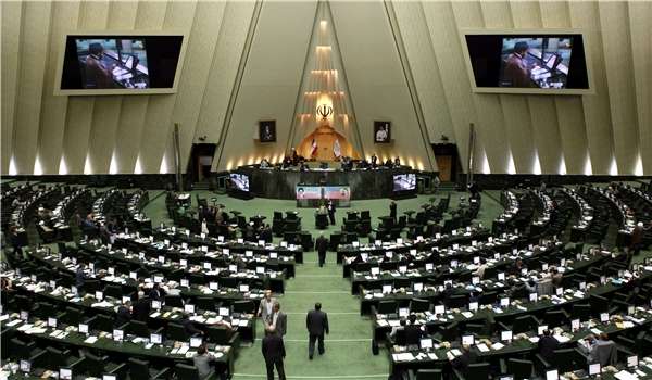 البرلمان الايراني يوجه رسالة الى قائد الثورة بشأن مواجهة الاجراءات الاميركية