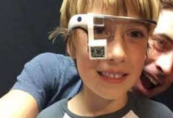 مفاجأة علمية.. نظارة تساعد أطفال التوحد على التفاعل