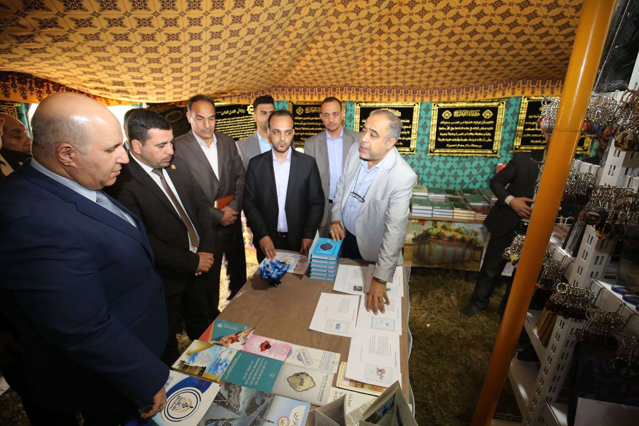 العتبة الحسينية تفتح معرض الكتاب الجوّال الاول في كربلاء