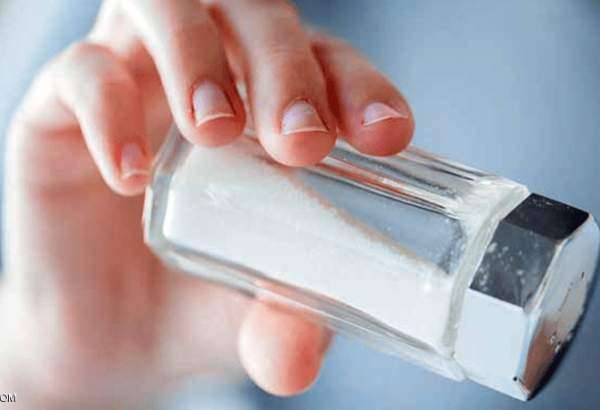 علماء يطورون "الملح الجديد".. يضمن المذاق ولا يضر الصحة