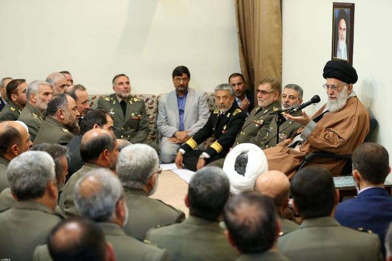 لقاء جمع من قادة الجيش الإيراني مع قائد الثورة الاسلامية  