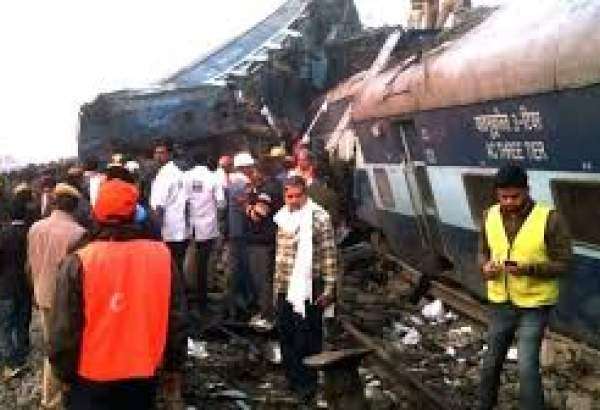 بھارت میں ٹرین  پٹری سےاتر گئی متعدد مسافر زخمی