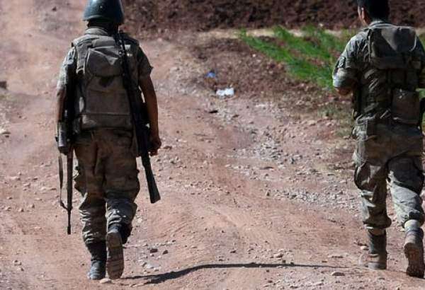 مقتل وإصابة 10 جنود أتراك في اشتباكات مع مسلحين