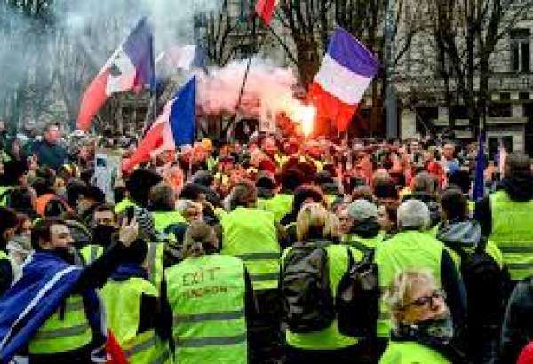 Donations for Notre Dame refuel Yellow Vest protests