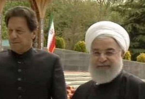 استقبال رسمی روحانی از نخست‌وزیر پاکستان+ فیلم