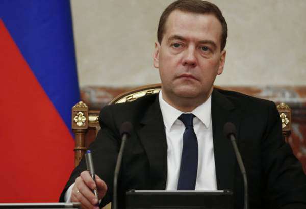 رئيس الوزراء الروسي يرى “فرصة” لعلاقات أفضل مع الرئيس الأوكراني الجديد