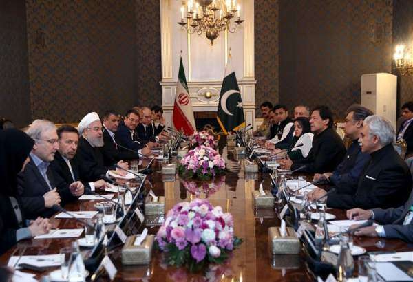 الرئيس روحاني يؤکد على التعاون الايراني- الباكستاني في محاربة الارهاب
