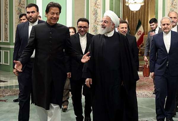 پاکستانی وزیر اعظم کی صدر روحانی سے ملاقات میں مضبوط روابط کی یقین دہانی