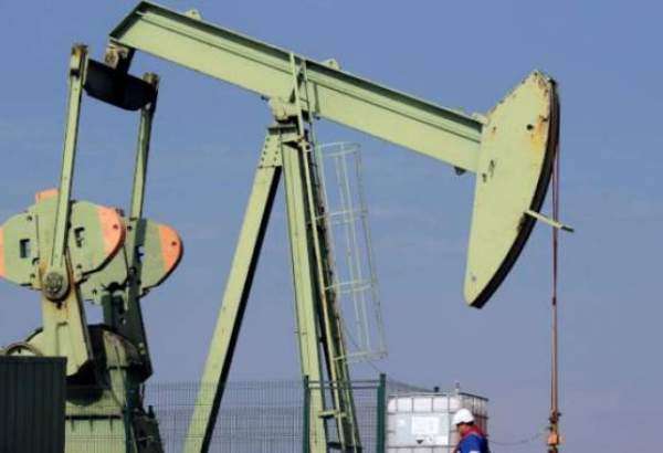 النفط يصعد مع تشديد عقوبات إيران لكن تنامي المعروض الأمريكي يكبحه