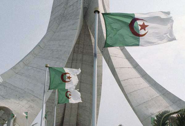القضاء الجزائري يعيد فتح تحقيق بالفساد ضد وزير النفط الأسبق