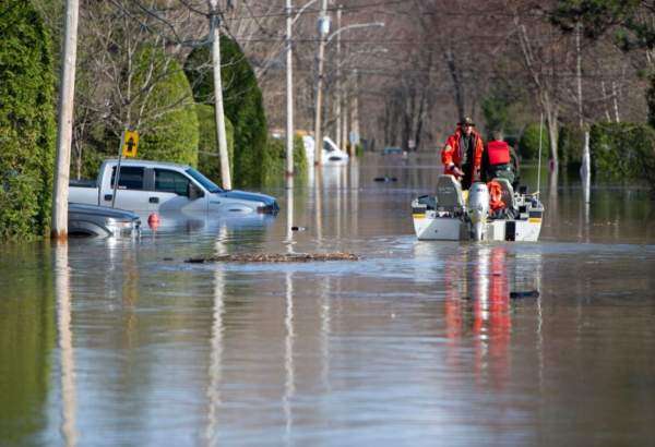إجلاء عشرة آلاف شخص بسبب الفيضانات في كندا