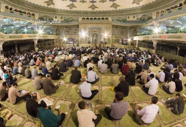 رنگ و بوی رمضان در بام ایران; از برپایی چهل قرآن تا آئین حنا‌بران در امامزادگان دو خاتون(س) شهرکرد + عکس