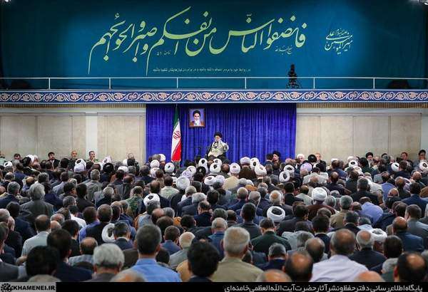 شرح حدیث نقش بسته بر حسینیه امام خمینی در دیدار مسئولان با رهبر معظم انقلاب+ عکس