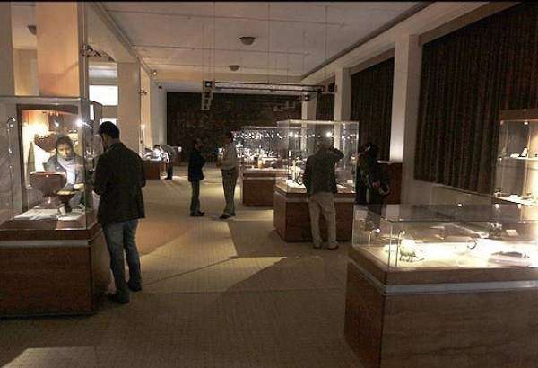 استقبال قمی‌ها از موزه حرم حضرت معصومه(س)/ نمایش قرآن‌های نفیس