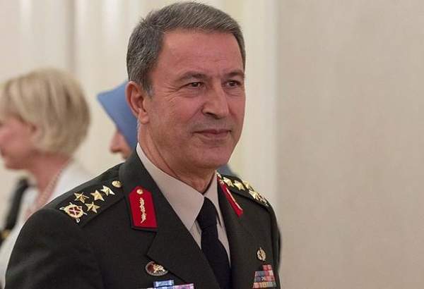 وزير الدفاع التركي يعلن بدء تدريب العسكريين الأتراك على أنظمة “إس-400” في روسيا