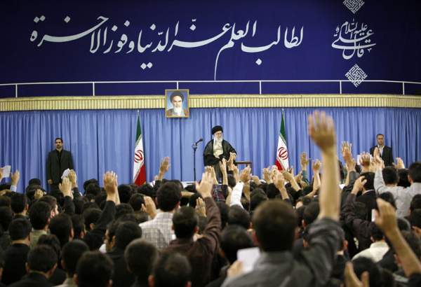 رہبر انقلاب اسلامی نے طالب علموں اور طلبہ تنظیموں کے نمائندوں سے ملاقات کی